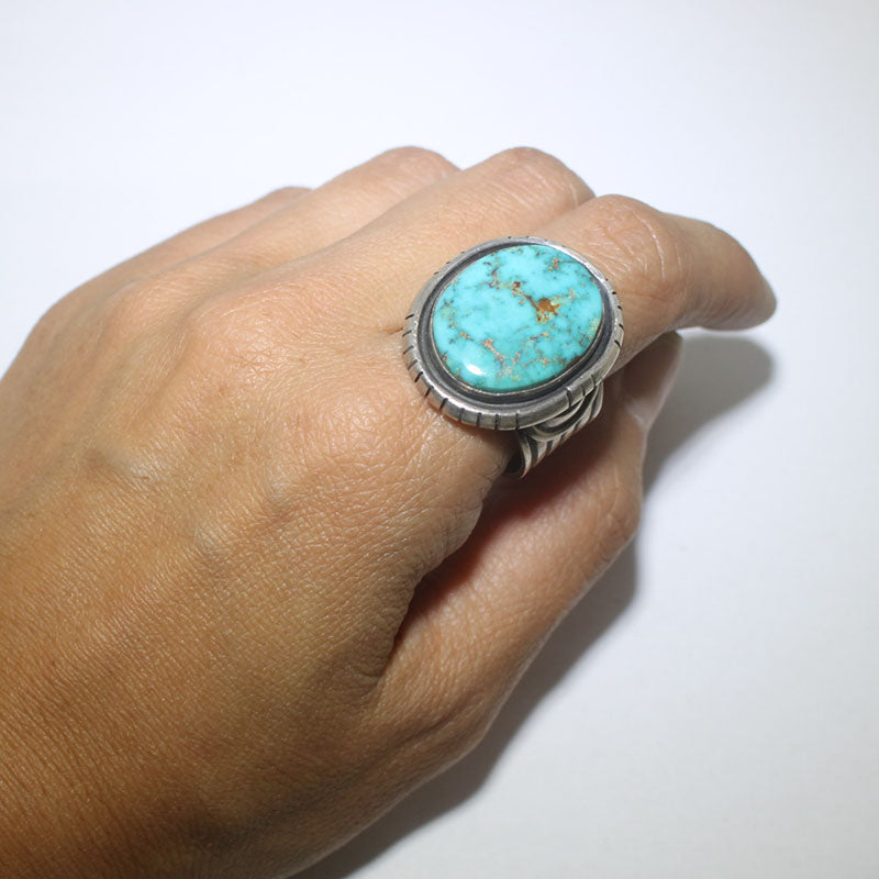 達瑞爾·卡德曼的藍寶石戒指，尺寸11