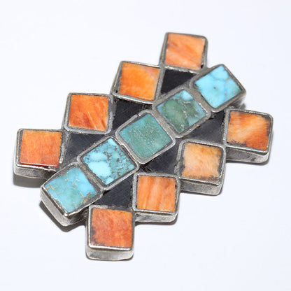 เข็มกลัดฝังหิน โดย Jock Favour