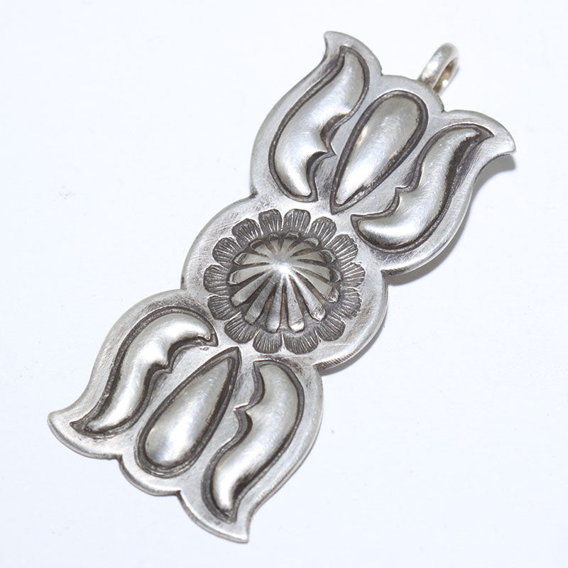 Pendentif en argent par Eddison Smith