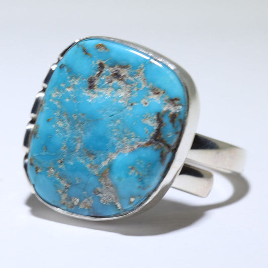 史蒂夫·黄马创作的蓝色宝石戒指