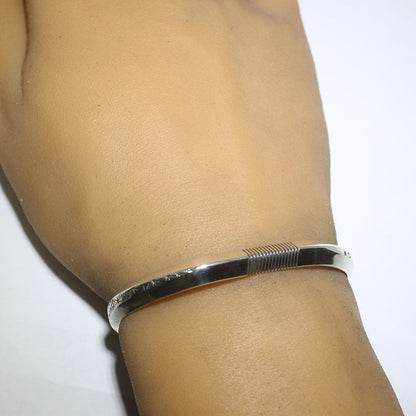 Bracelet en argent par Aaron Peshlakai 5-1/2"