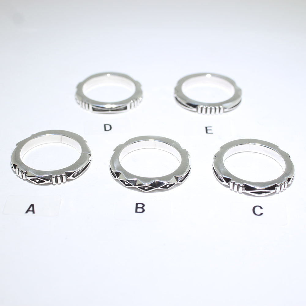 詹妮弗·柯蒂斯设计的戒指，尺寸7.5