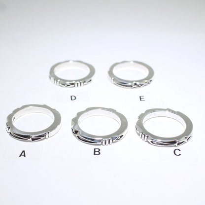 詹妮弗·柯蒂斯设计的戒指，尺寸7.5