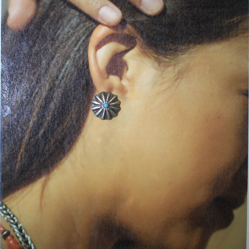 银质圆形装饰耳环
