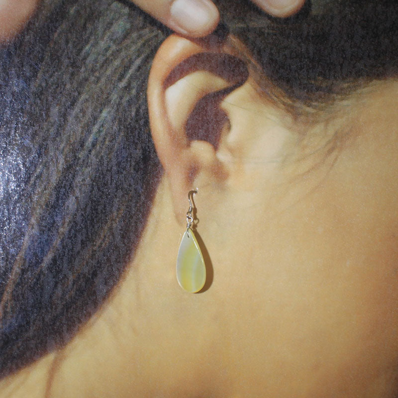 卡爾文·洛瓦托的貝殼耳環
