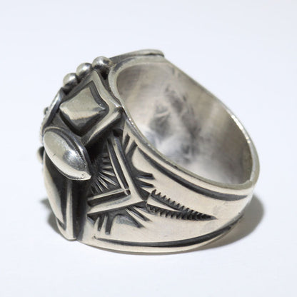 Anillo estampado a mano por Delbert Gordon Talla 8.5