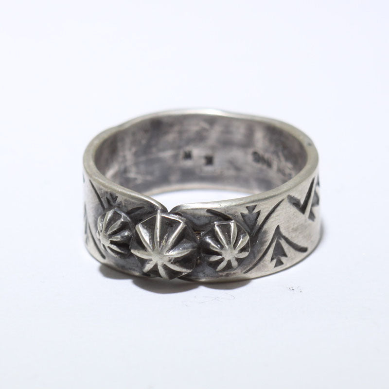 Bague en argent par Kinsley Natoni