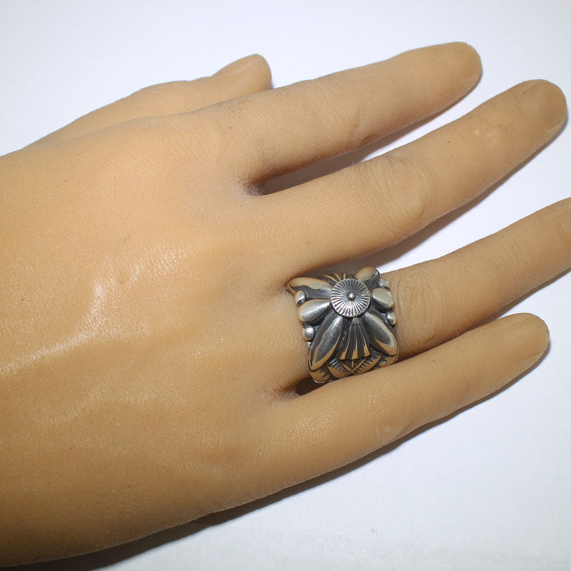 Anillo estampado a mano por Delbert Gordon Talla 9.5