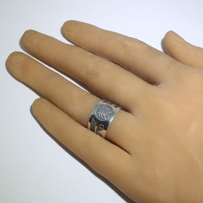 卢西恩·科因瓦的银戒指- 7号