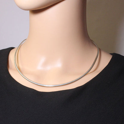 Neckbar bởi Reva Goodluck