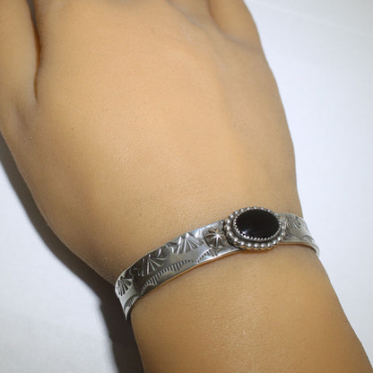 Bracelet en onyx par Kinsley Natoni 5-3/8"