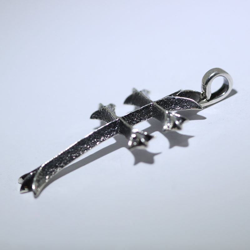 Pendentif croix par Aaron Anderson