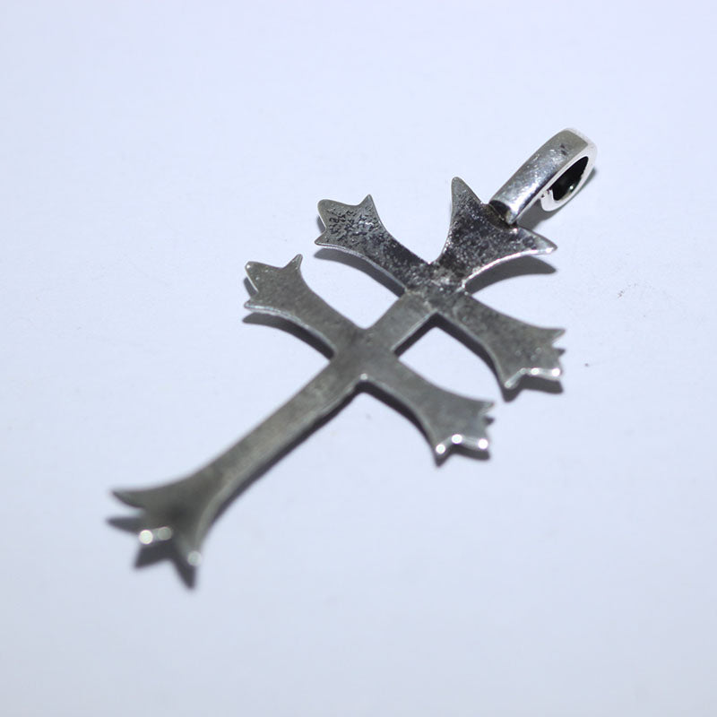 Pendentif croix par Aaron Anderson