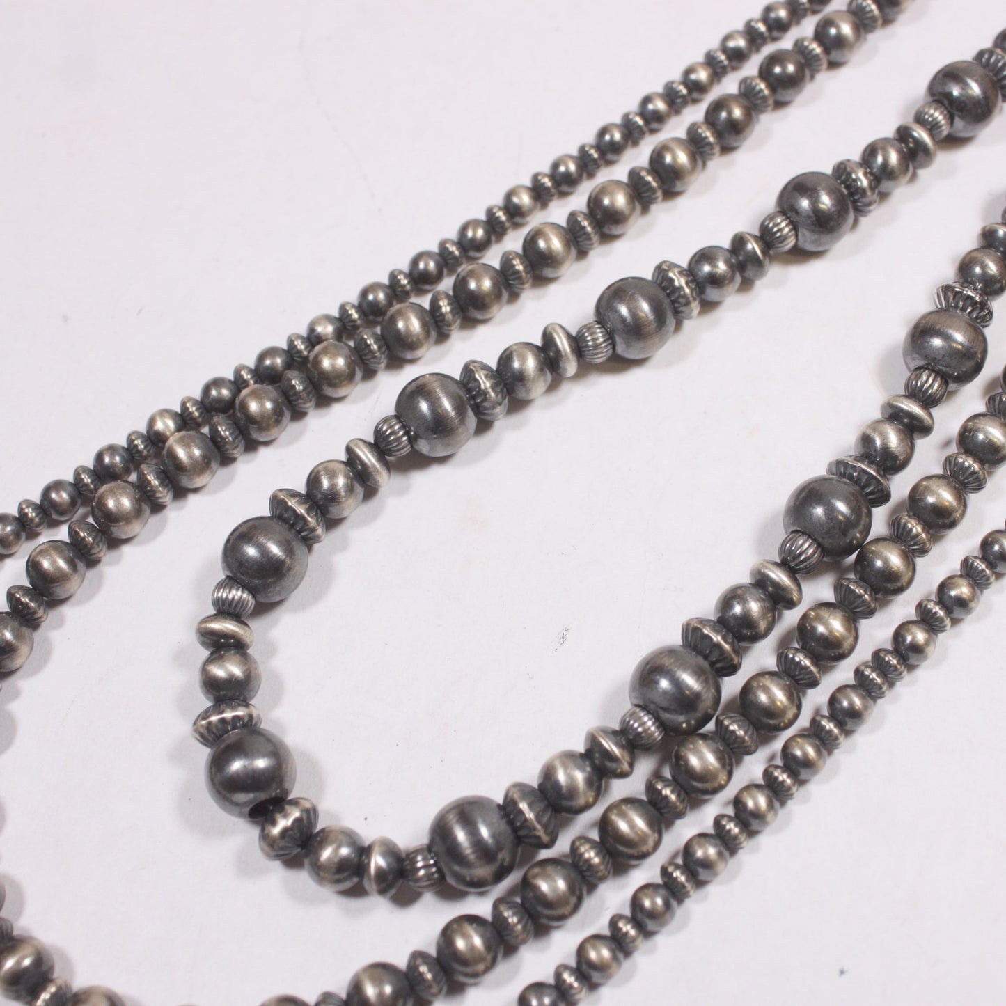 Mischung aus Silberperlen Navajo-Perlen