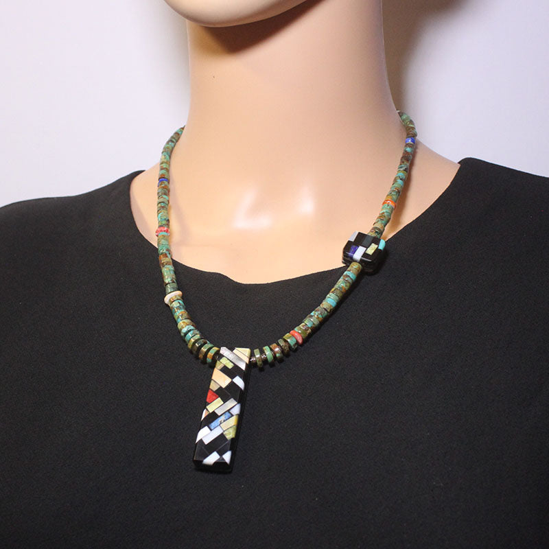 Collier en mosaïque par Charlene Reano