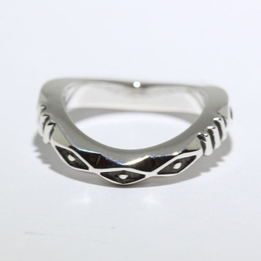 珍妮弗·柯蒂斯设计的银戒指，尺寸4.5