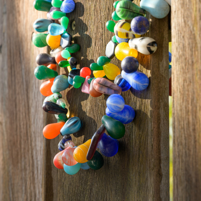 波希米亞貿易珠寶燈泡珠串，含鈾玻璃