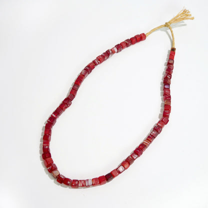 波希米亞貿易珠紅色方形珠串