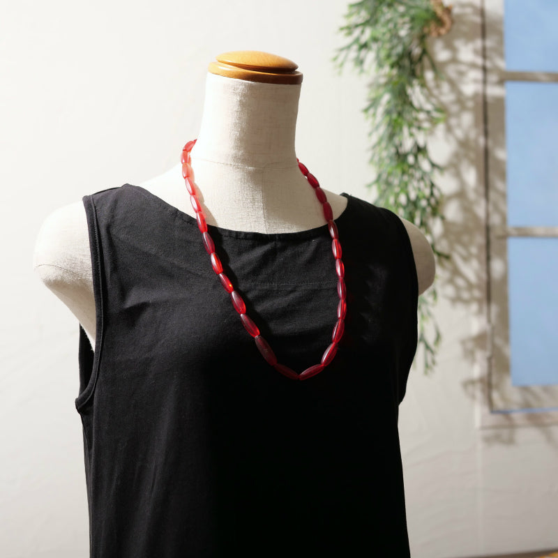 Collar de Cuentas Rojas de Comercio Bohemio