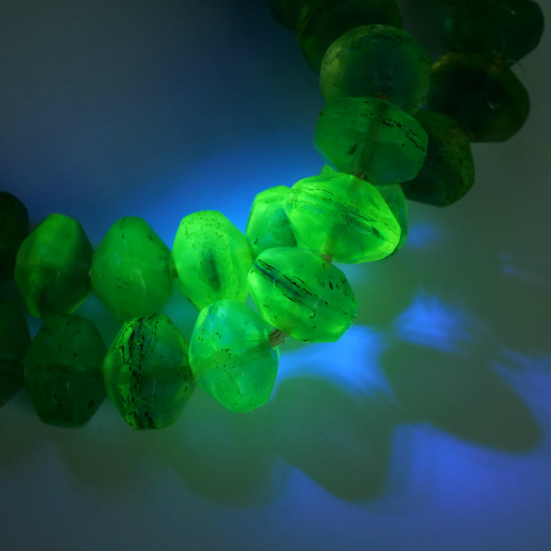 Bohemian Trade Beads Vaseline Beads Strand na may Uranium Glass