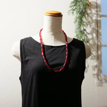 Collar de Cuentas Rojas de Comercio Bohemio