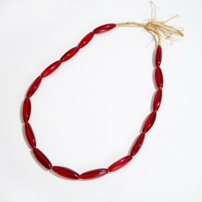 Collier de grosses perles rouges de commerce bohémiennes