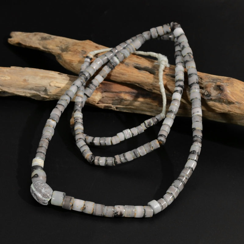 Old Disk Agate Strand