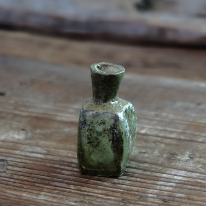 प्राचीन रोमन कांच मोज़ेक बोतल