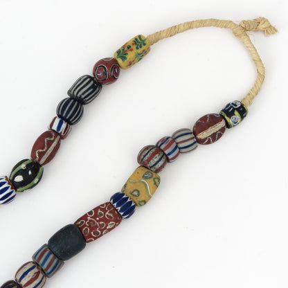 Antik na Halo ng Venetian Trade Beads