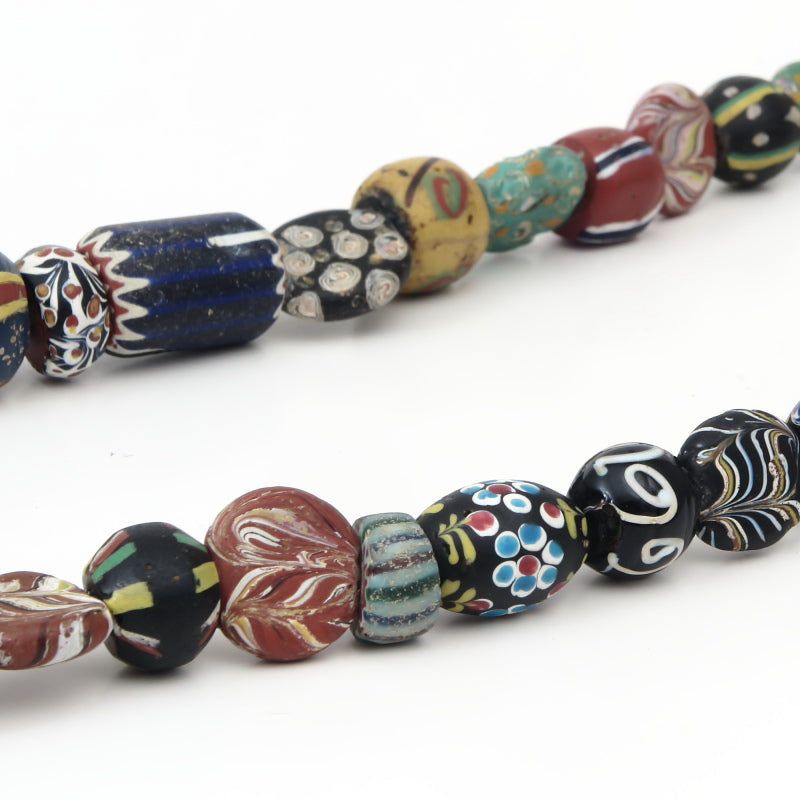 Antik na Halo ng Venetian Trade Beads