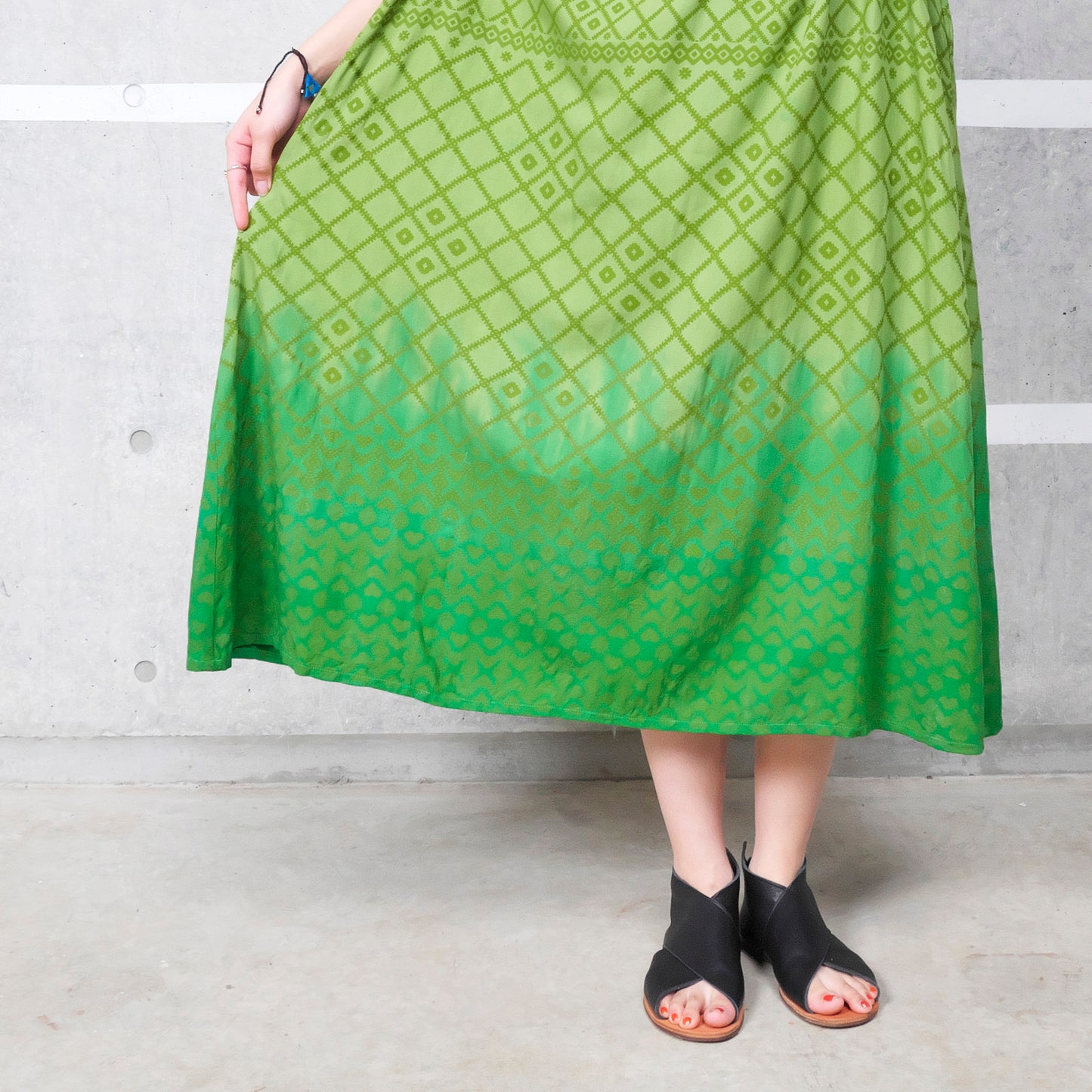 Geometrisches Kleid aus Rayon mit Farbverlauf