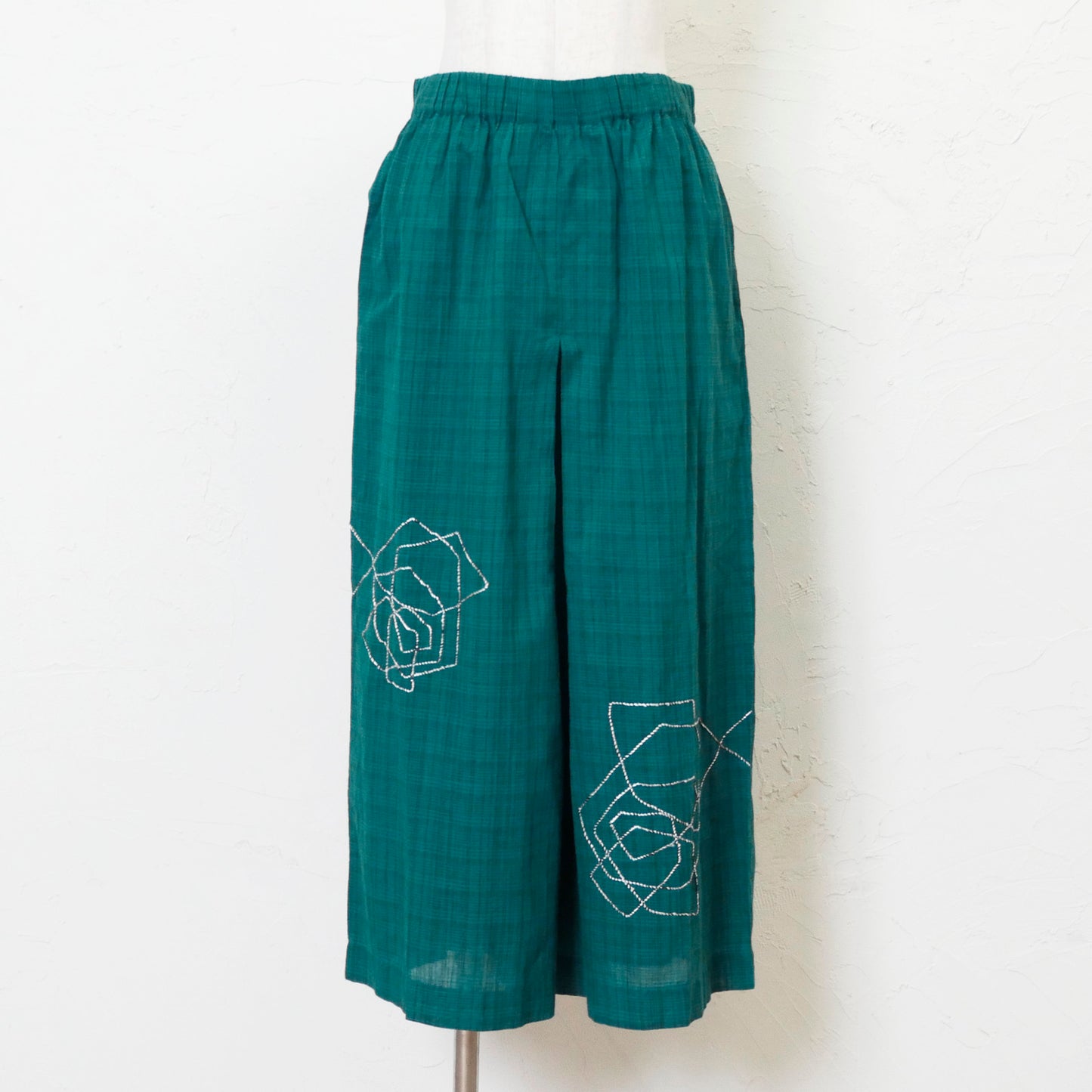 Pantalones con bordado aleatorio de cintas de algodón