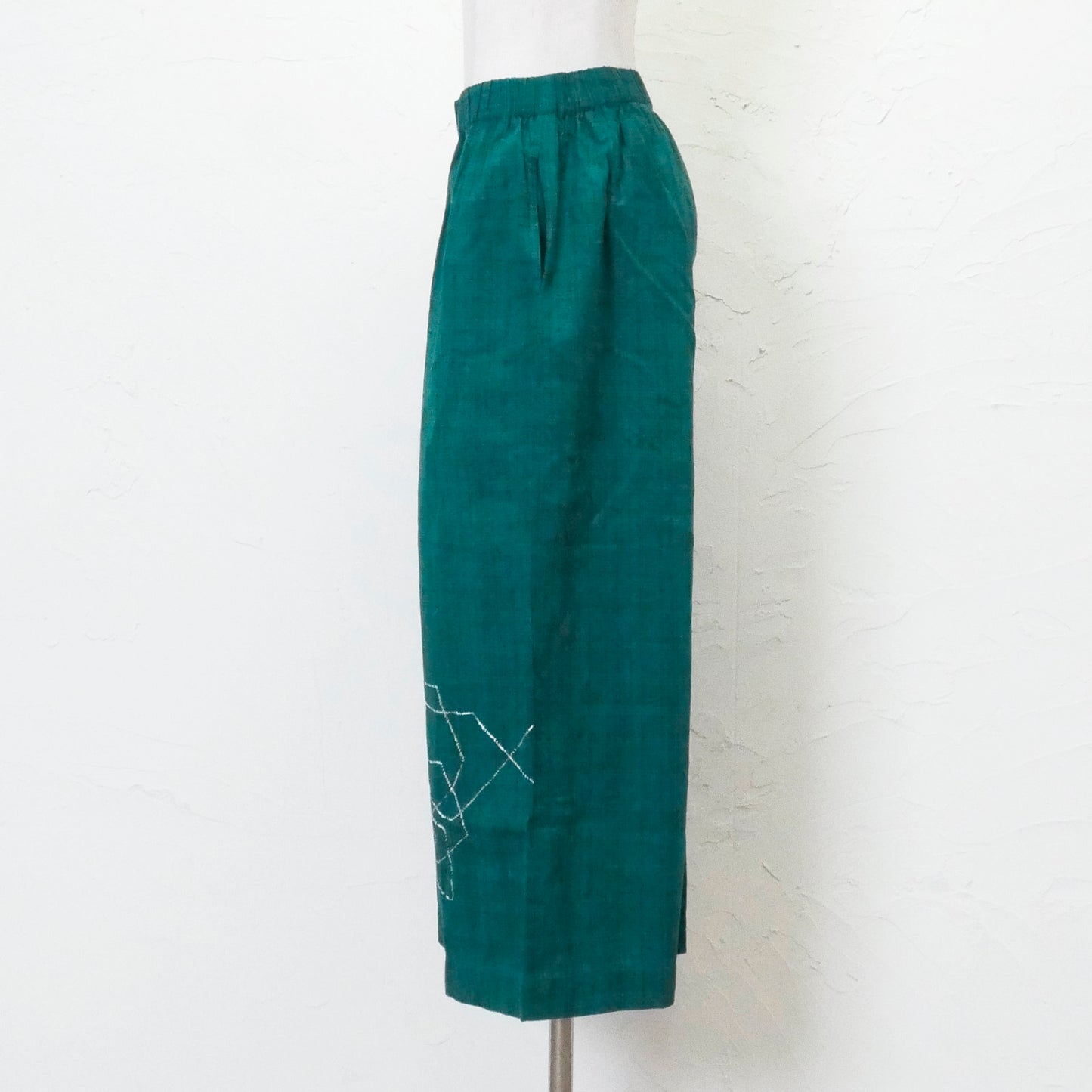 Pantalones con bordado aleatorio de cintas de algodón