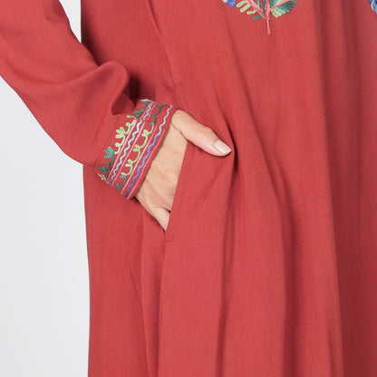 Платье с вышивкой Rayon Ari с вырезом в виде замочной скважины