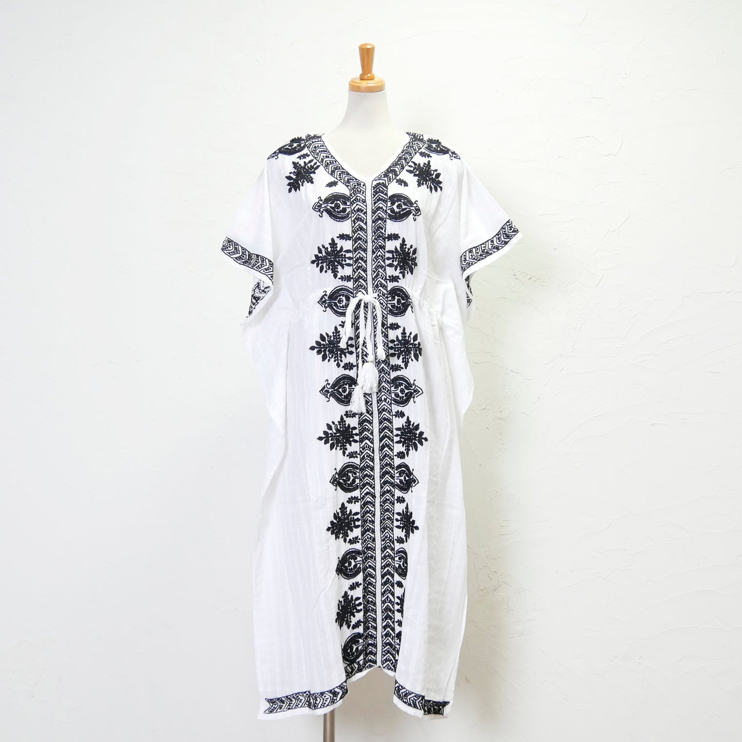 Poncho Dress na may Cotton Dobby Embroidery