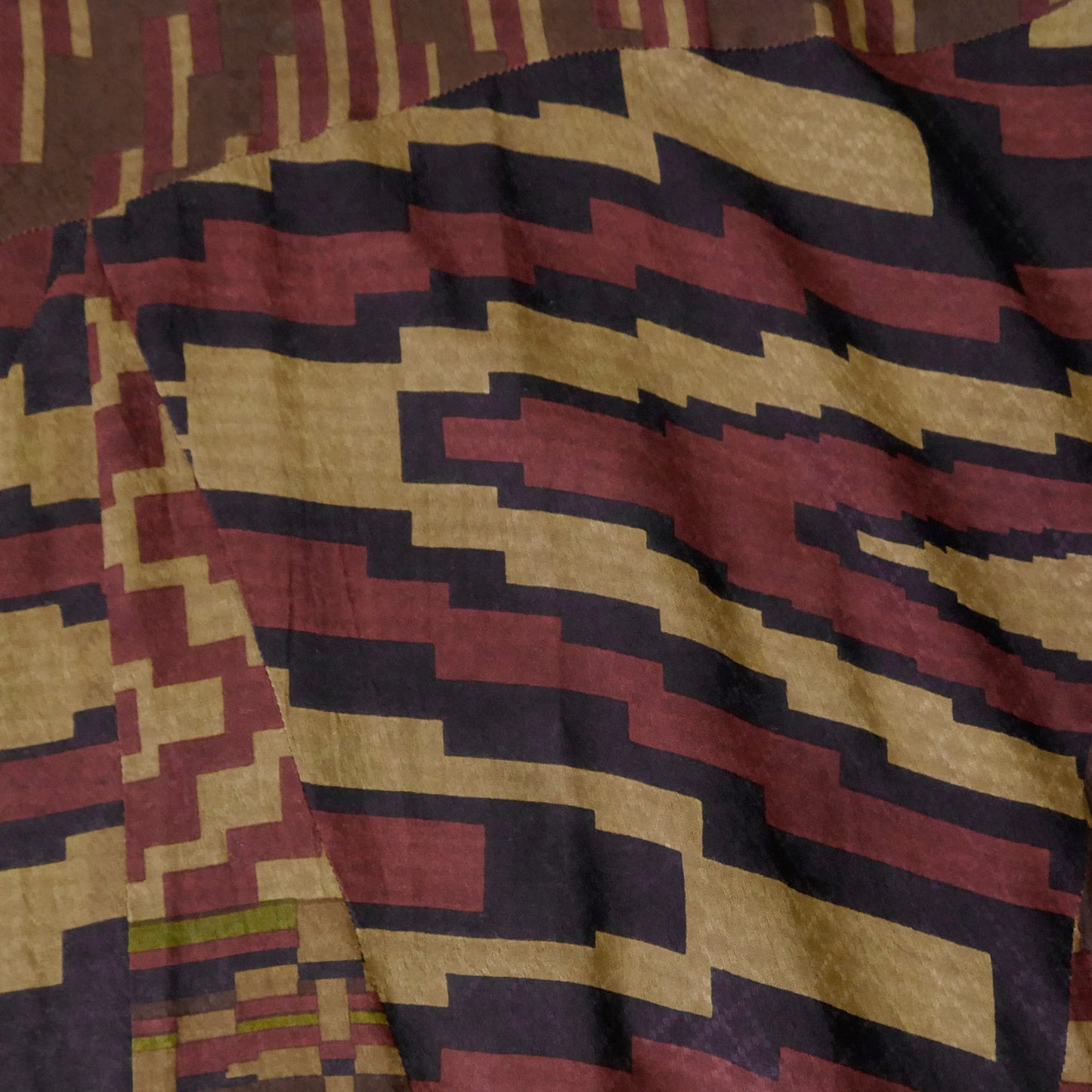 Vestido reto com estampado africano em jacquard de rayon