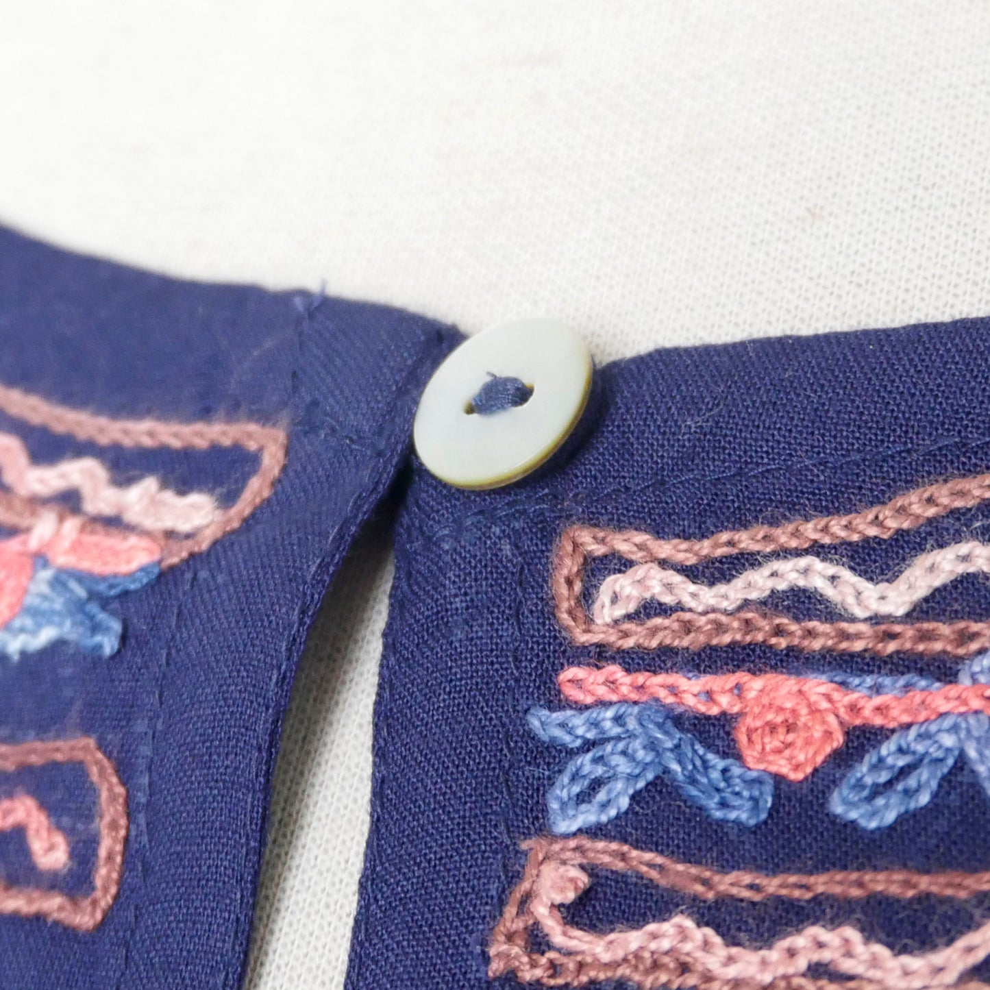 Rayon Ari Embroidery Keyhole Leeg na Damit
