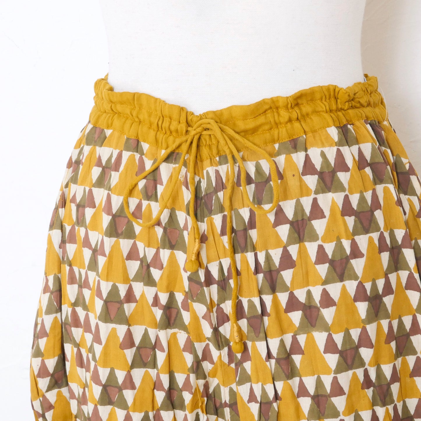 Pantalones de algodón con estampado de triángulos