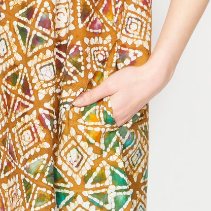 Ärmelloses Kleid mit Batikdruck aus Baumwolle