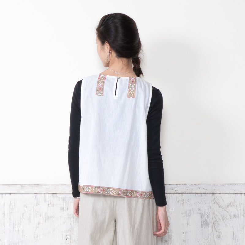 Embroidered Tape Pullover