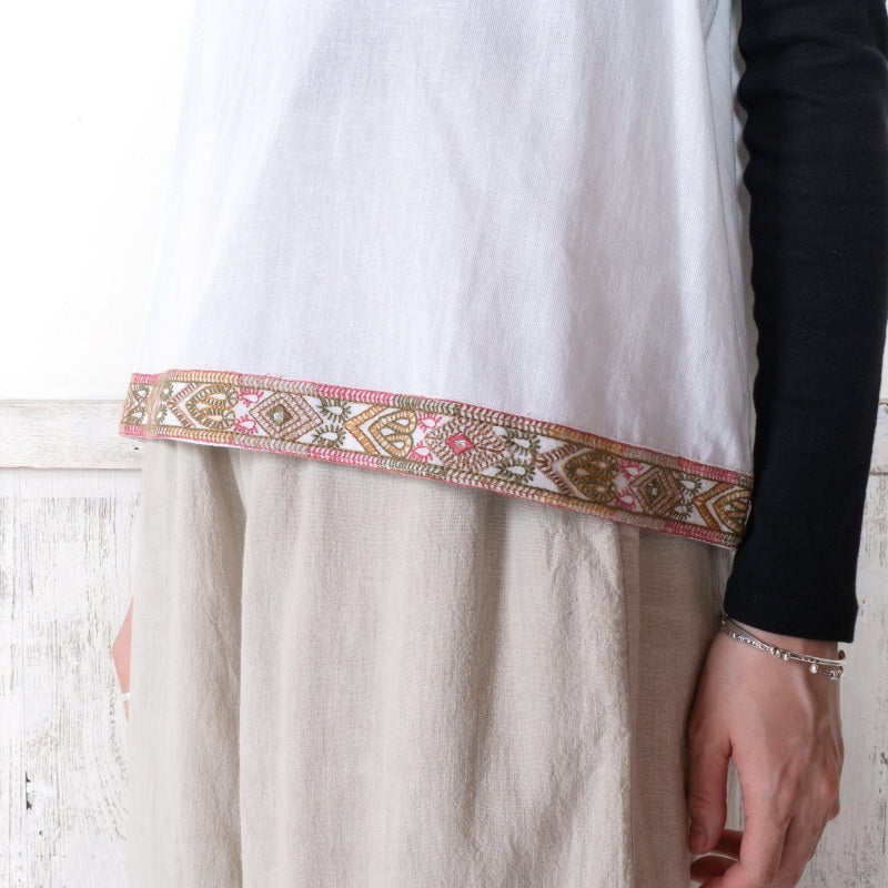 Embroidered Tape Pullover