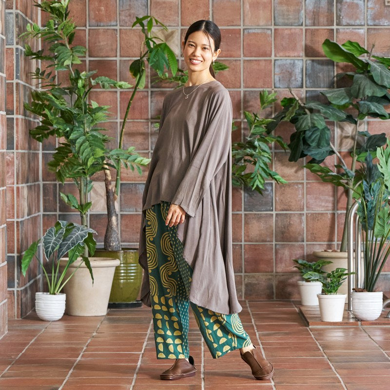 Rayon Irregular Hem Slit Cuff Pullover