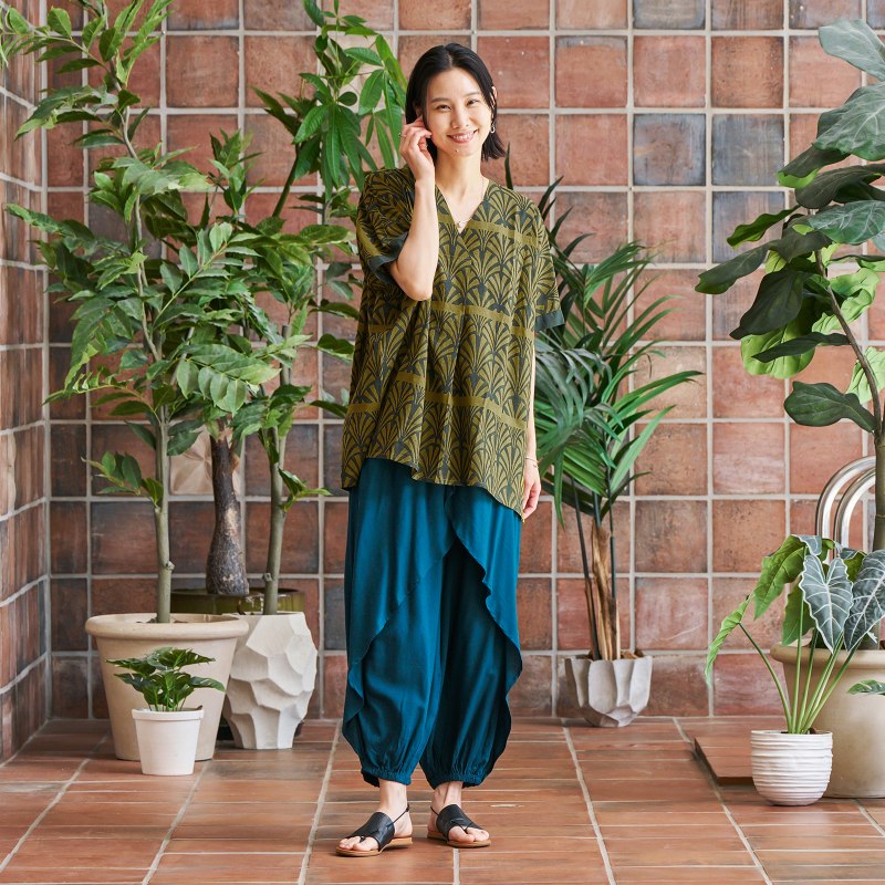Block Print V-Neck Pullover