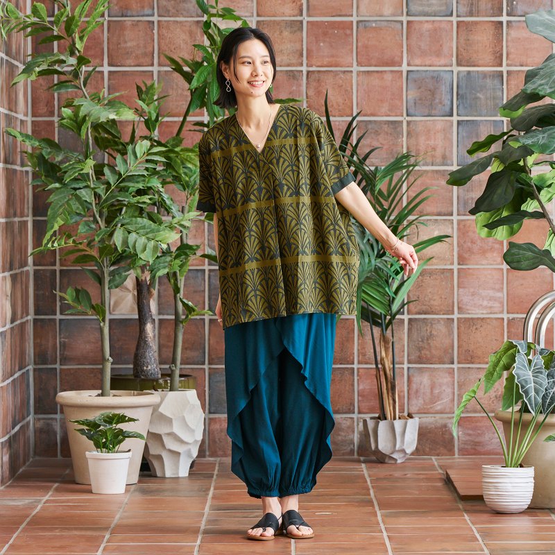 Block Print V-Neck Pullover