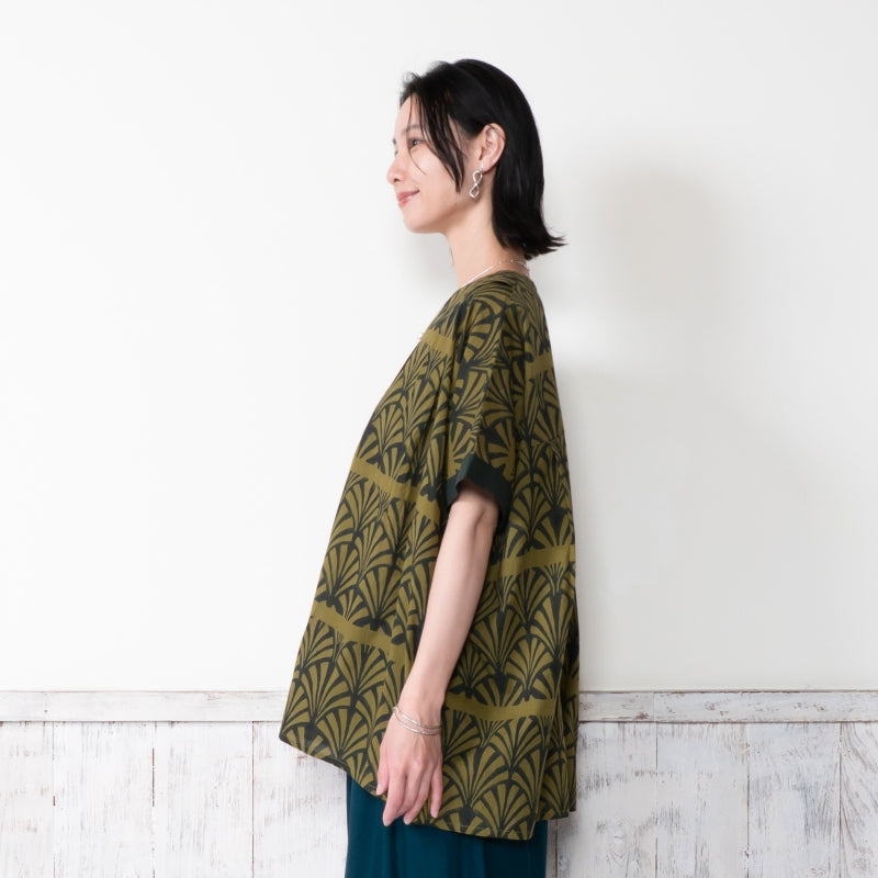 Block Print V-Neck Pullover