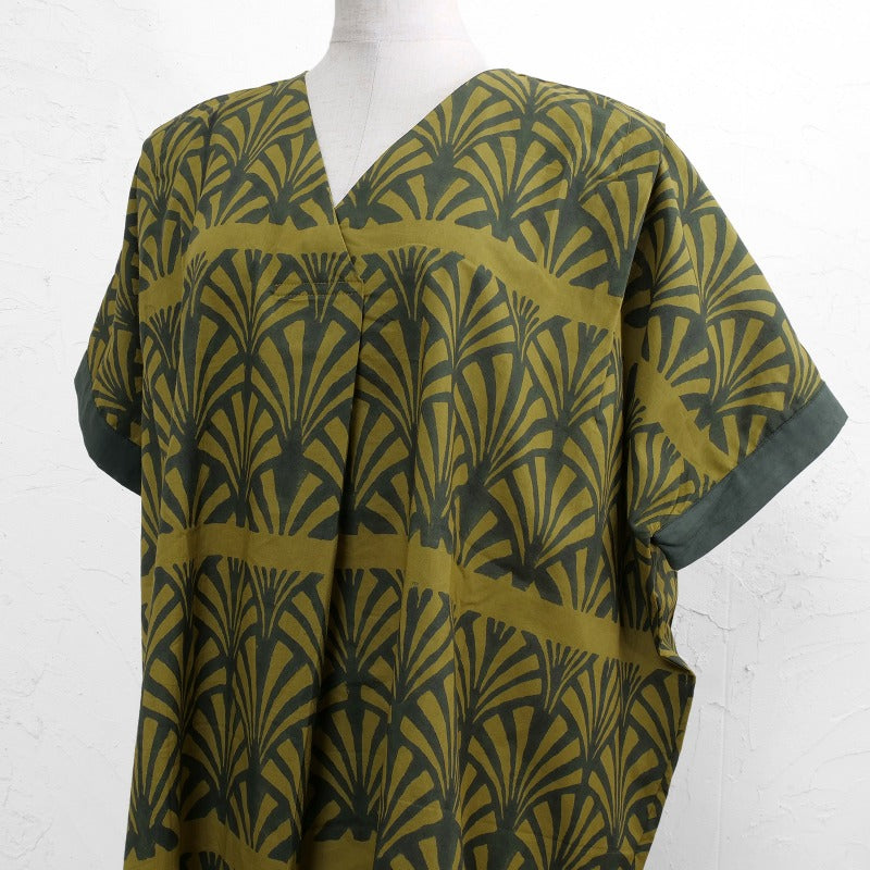 Block Print V-Neck Pullover