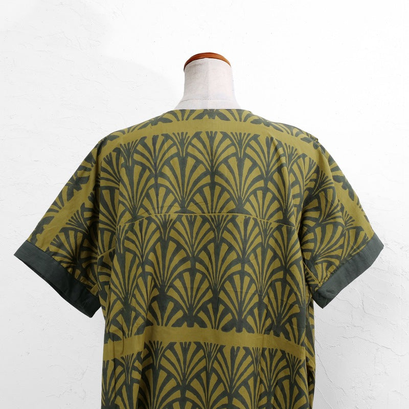 Block Print V-Neck Pullover