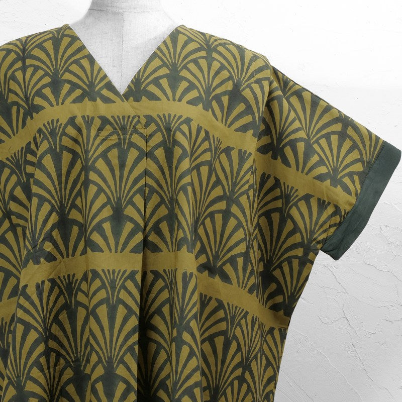 Block Print V-Neck Pullover