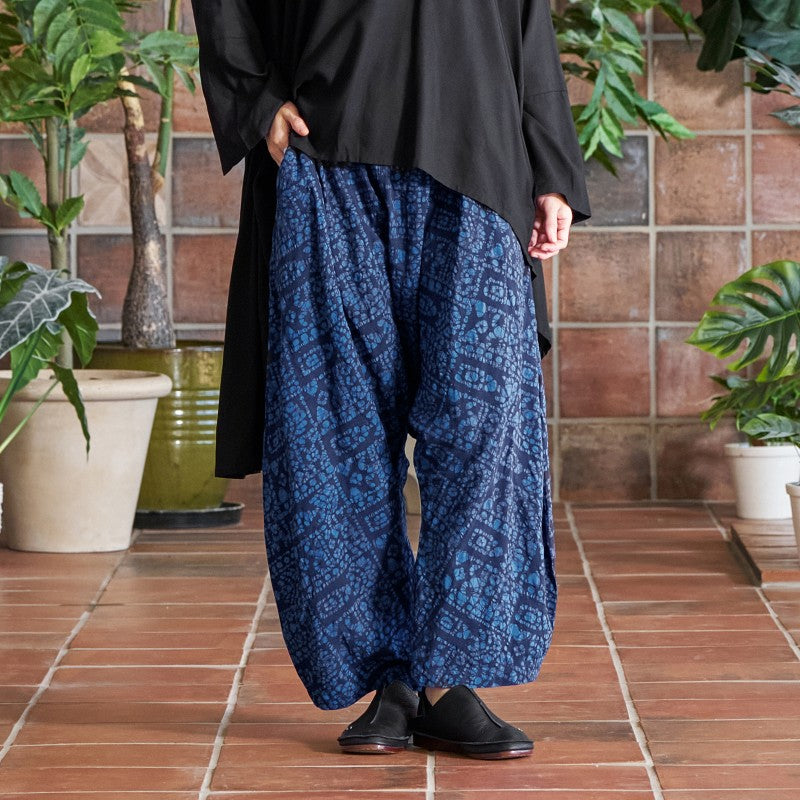 Emboss Geometric Pattern Pants