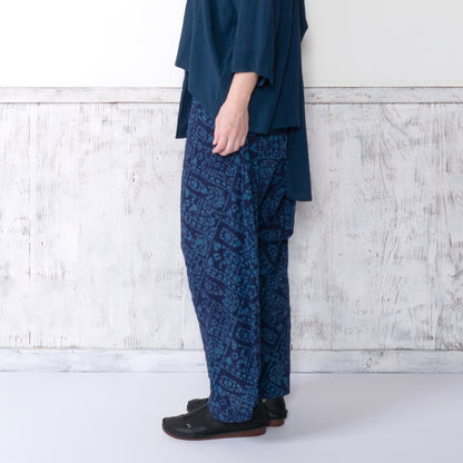 Emboss Geometric Pattern Pants